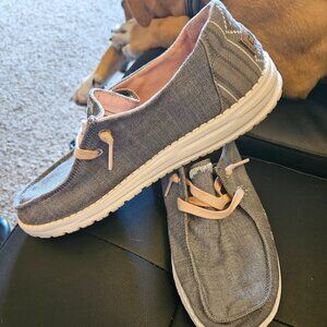 Hey dude boho grey Wendy